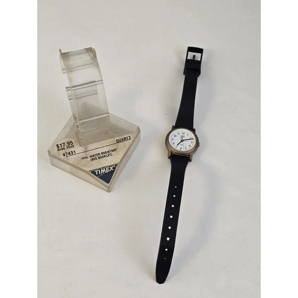 vintage‎ Timex Ladies Vintage White Dial black rubber Strap Watch WR 377 1970s